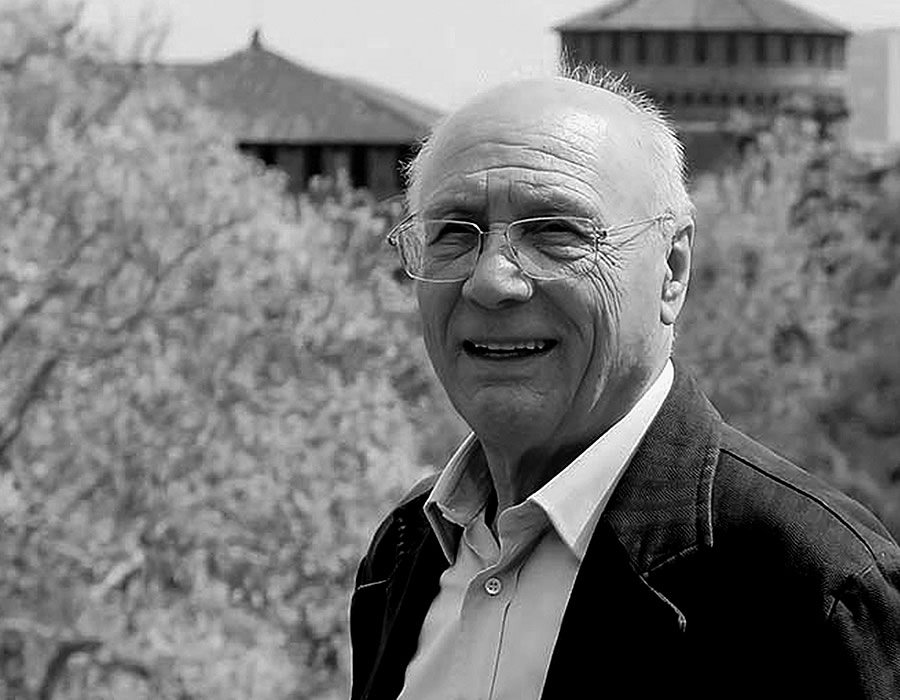 Piero Castiglioni, architetto italiano e uno dei massimi esponenti dell'illuminotecnica a livello mondiale che ha collaborato con Promemoria | Promemoria