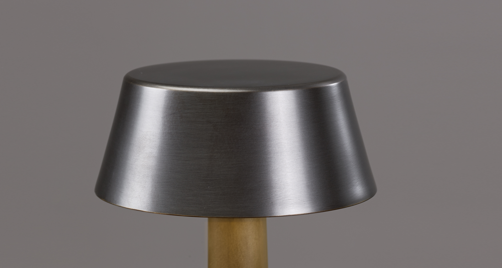 Detail of Fiammetta, a portable table LED lamp with bronze structure and touch switch, from Promemoria's catalogue | Promemoria