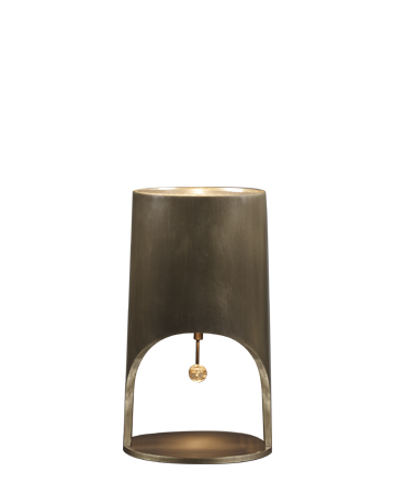 Mimì è una lampada da tavolo in bronzo con un pendente in vetro di Murano, della Capsule Collection di Bruno Moinard di Promemoria | Promemoria