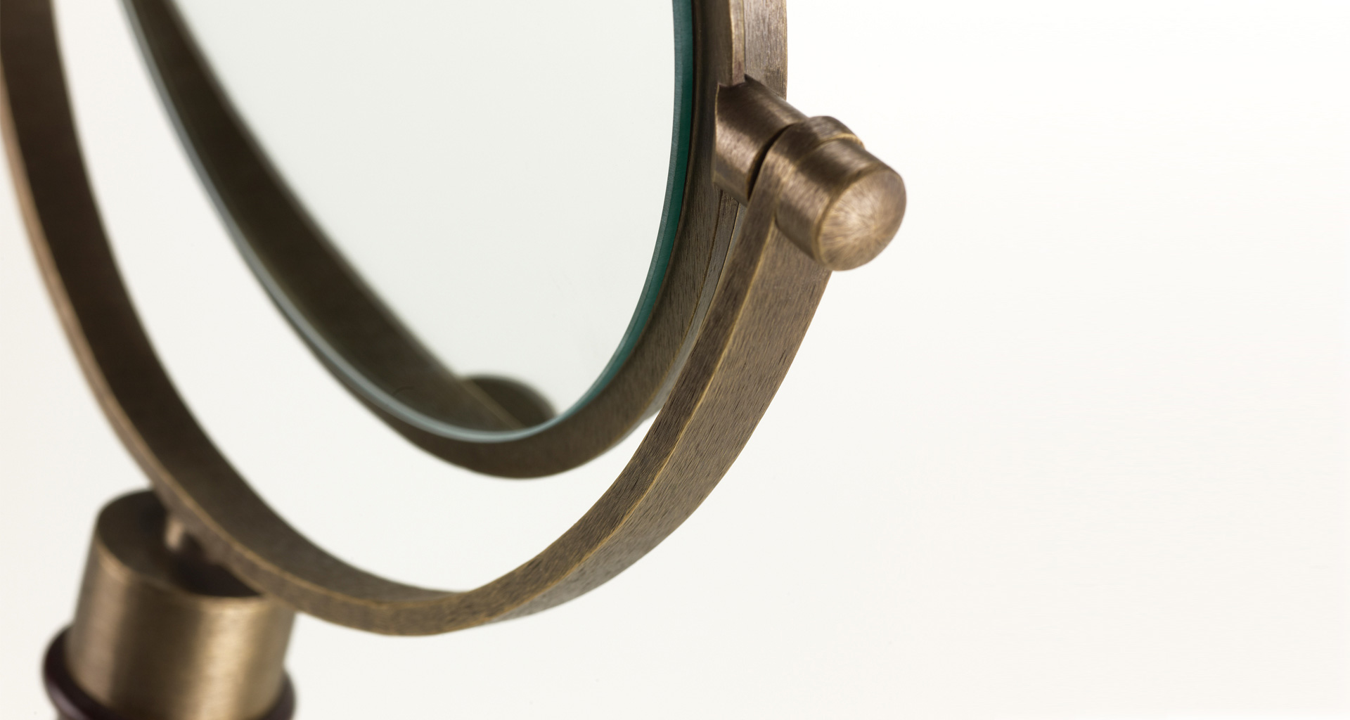 Detail of Geraldine, a wooden and bronze double tilting table mirror, from Promemoria's catalogue | Promemoria