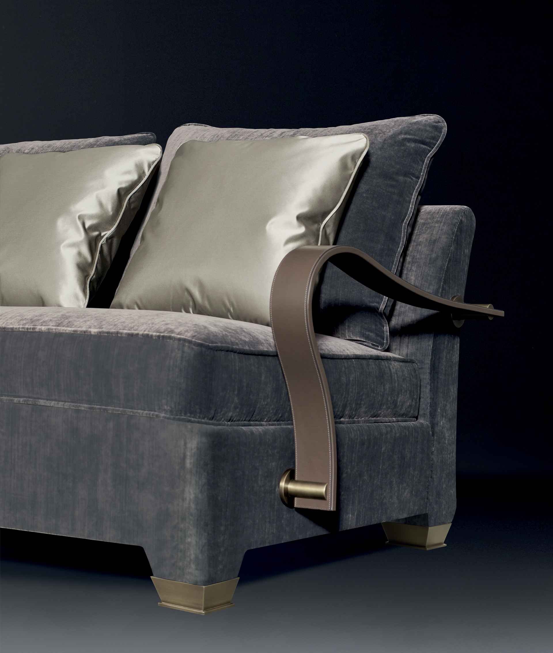 Augusto is a modular and customizable sofa, available with bronze or leather armrests and bronze feet, from Promemoria catalogue | Promemoria