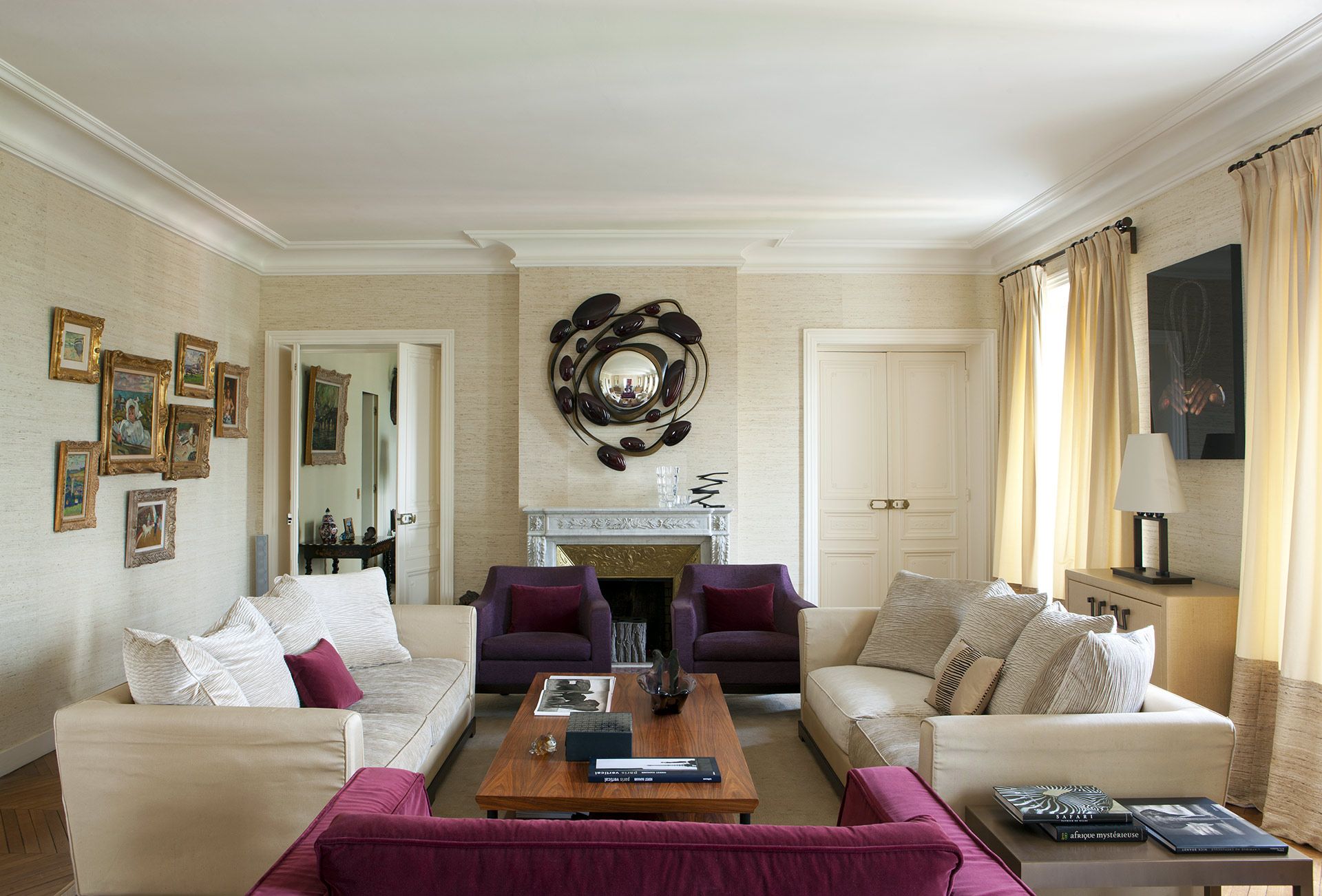 Living room in a private residence in Paris furnished with Promemoria | Promemoria