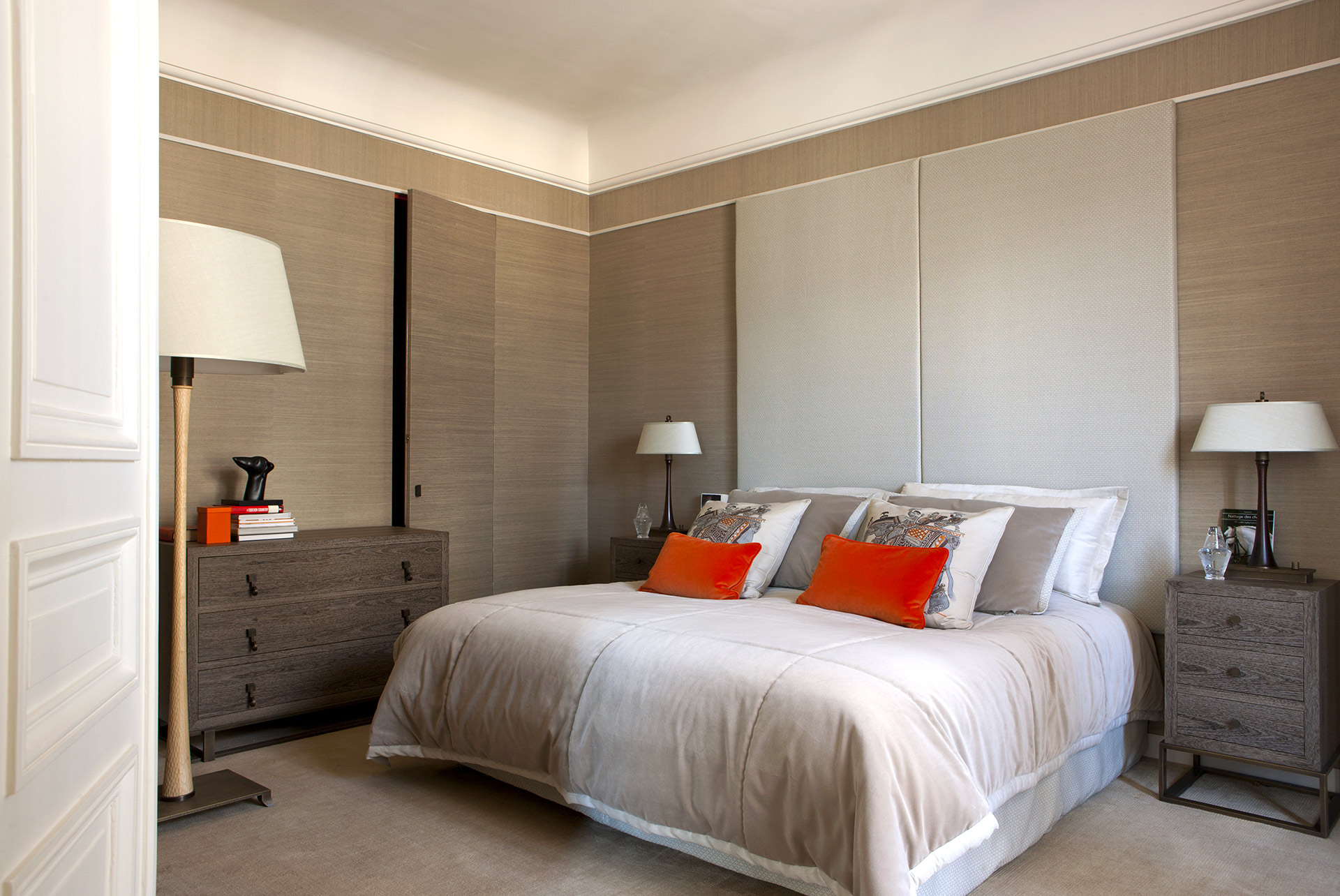 Bedroom in a private residence in Paris furnished with Promemoria | Promemoria