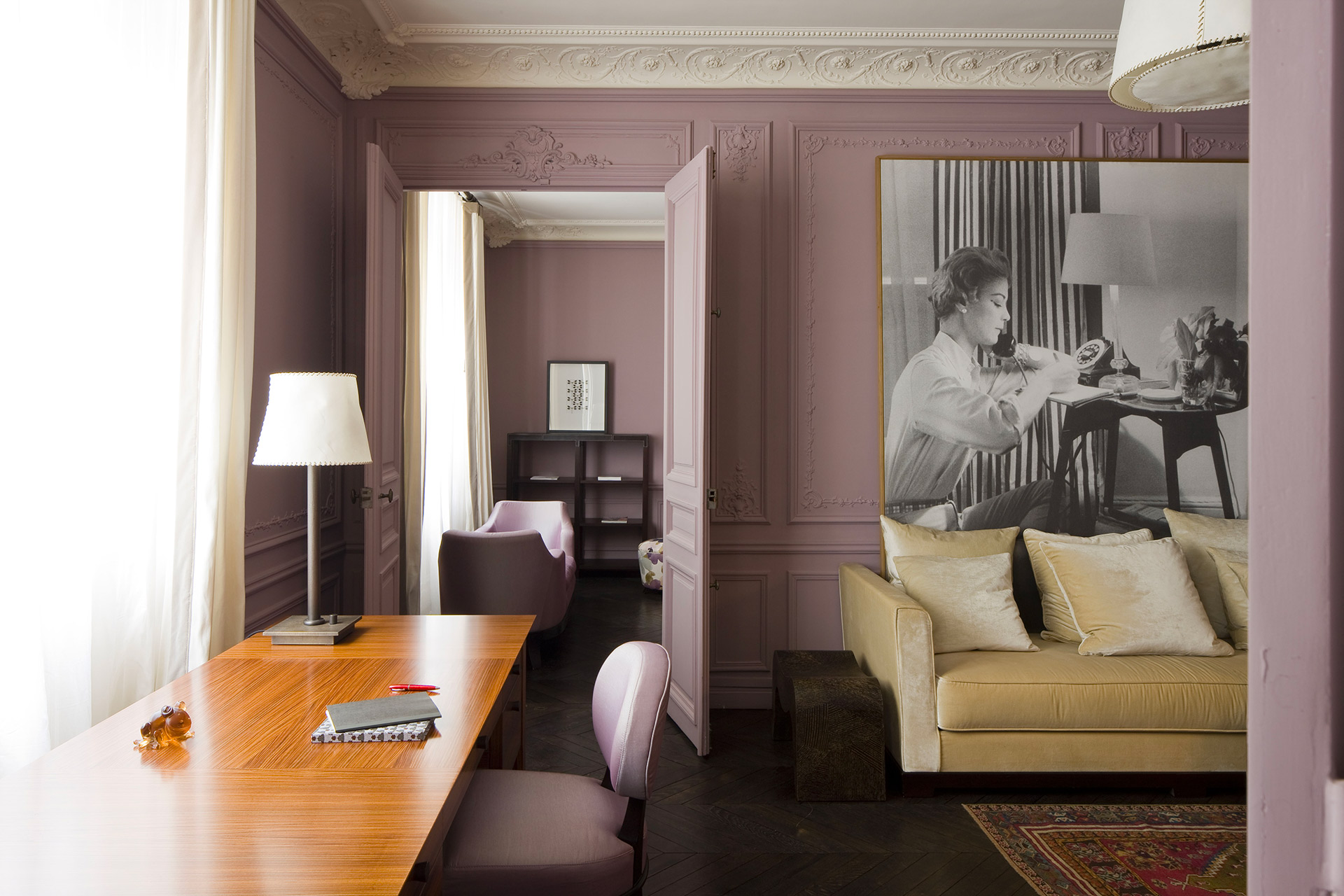 Office of a private residence in Paris furnished with Promemoria | Promemoria