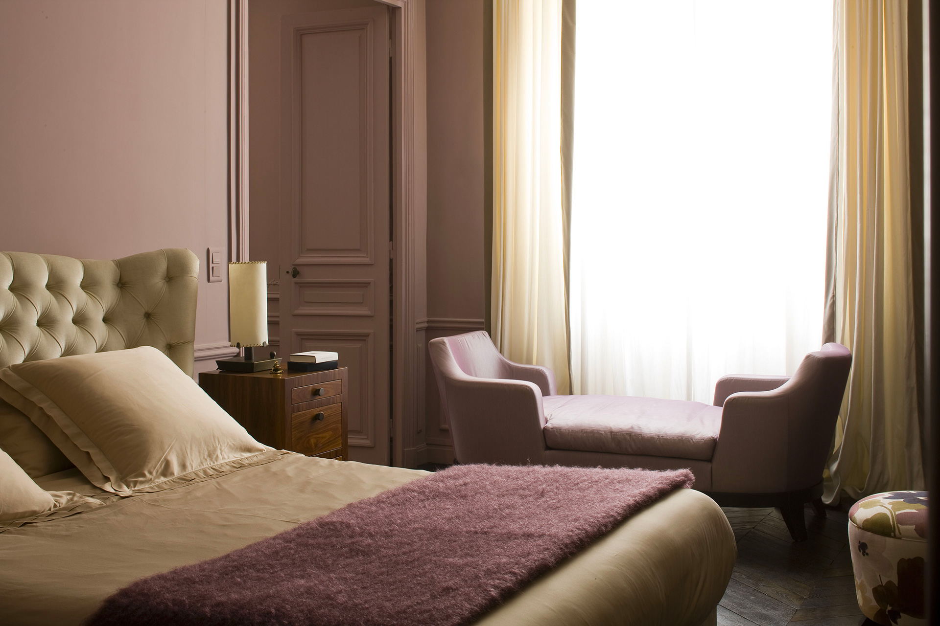 Bedroom of a private residence in Paris furnished with Promemoria | Promemoria