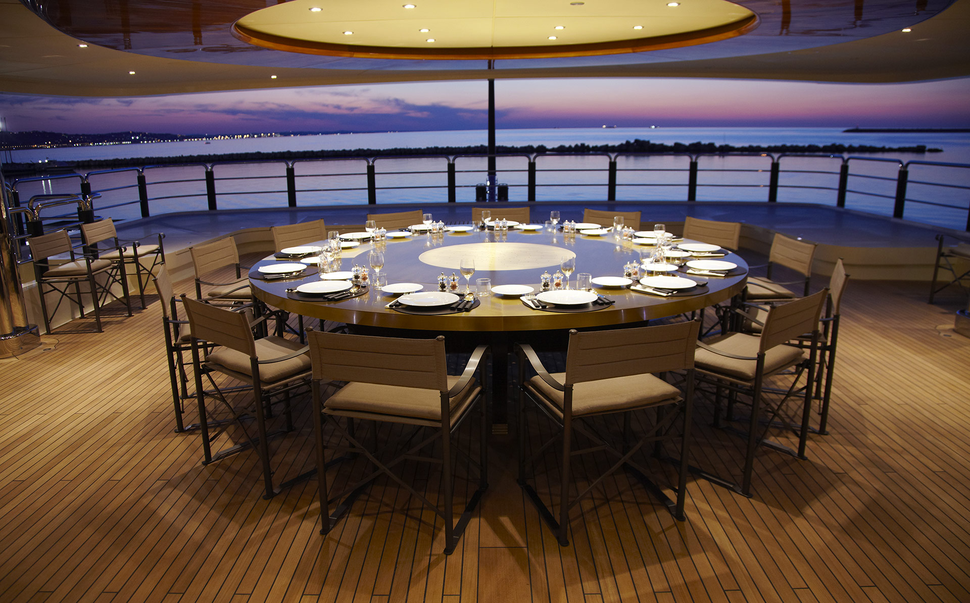 Dining room on the deck of the AZTECA Yacht furnished with Promemoria | Promemoria